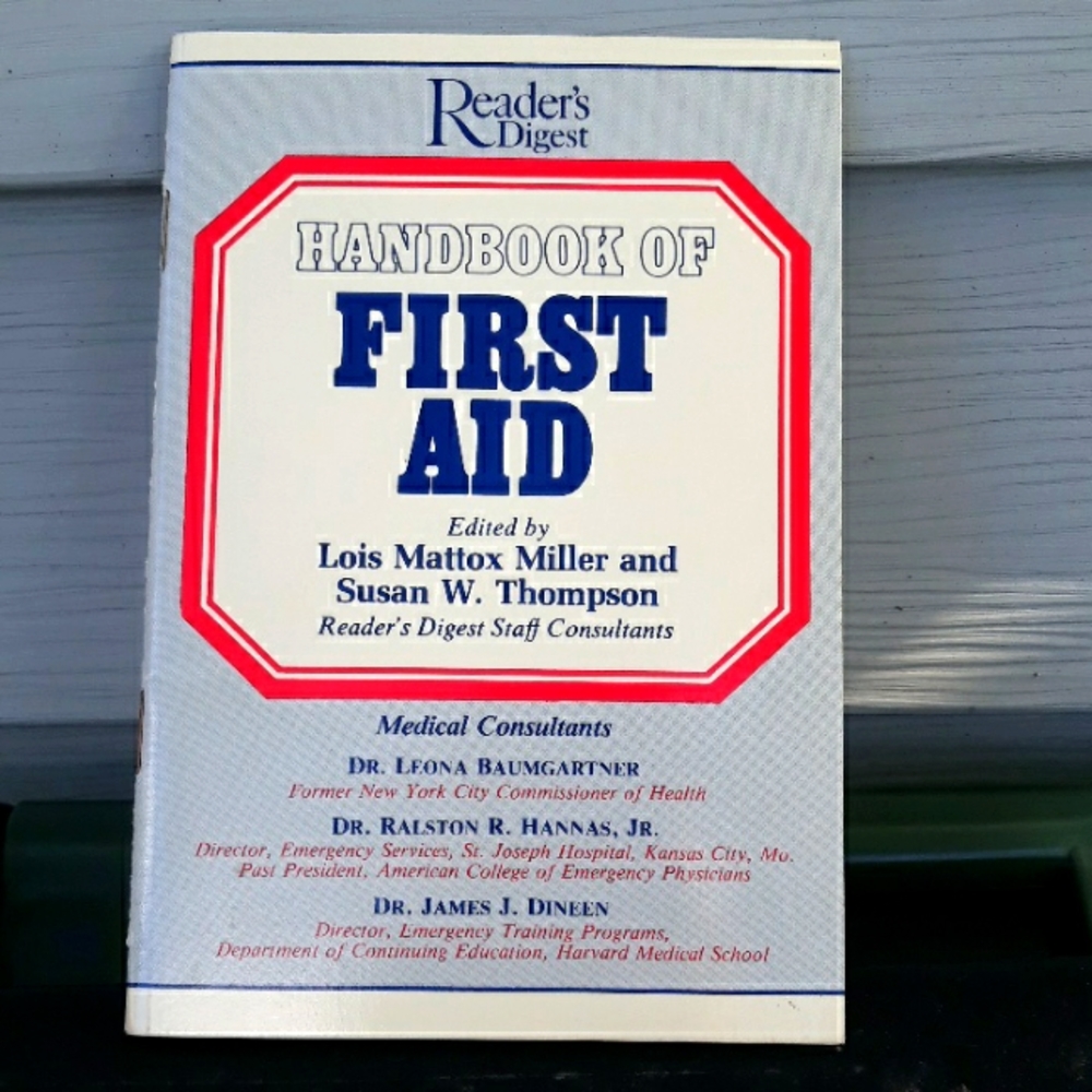 1985 Vintage Reader's Digest Handbook Of First Aid 30 pages